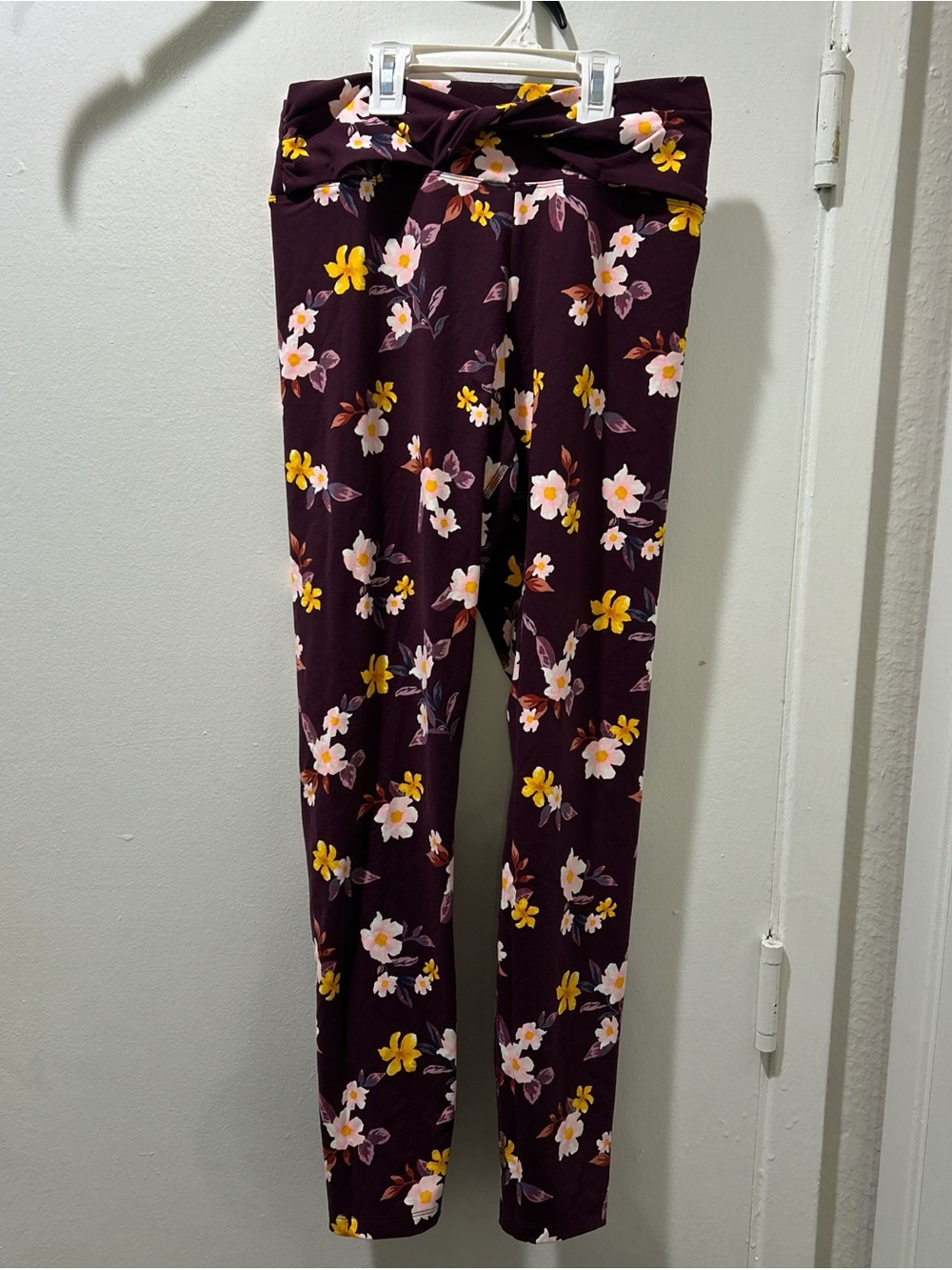 PINK Victoria's Secret Plum Floral Twist-Waist Leggings